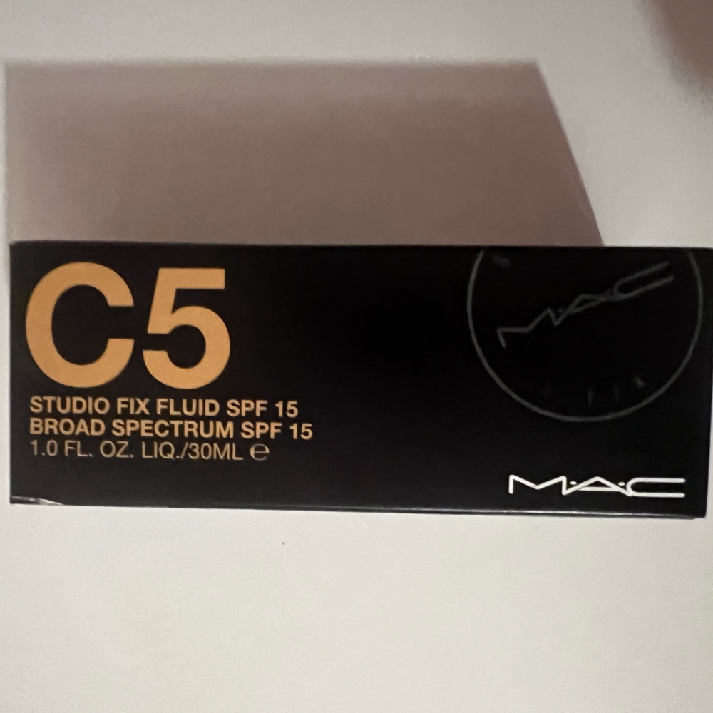 MAC STUDIO FIX FLUID FOUNDATION SPF 15 IN C5, NIB